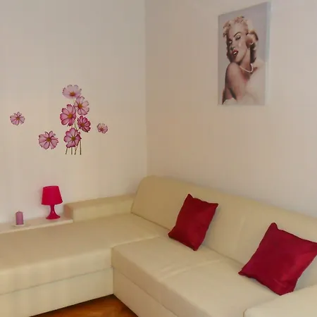 Apartment 4u *